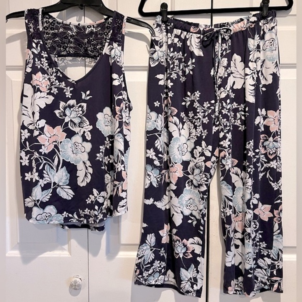 2 Pc PJ Set! 💜🩷 Purple / Floral Print , Long Pants & Tank w Lace Detail Baxk
